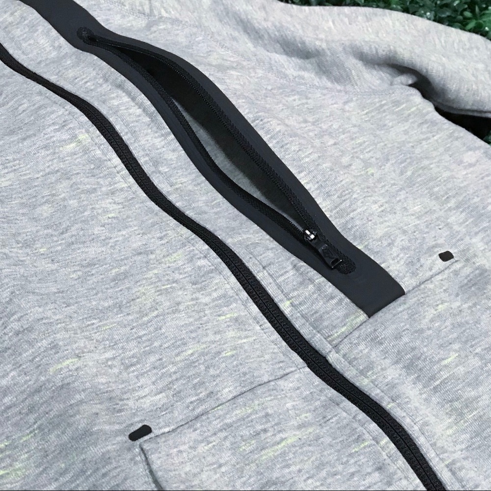 Nike - Picture 2 of 4